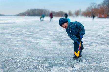 baton glace sur lac