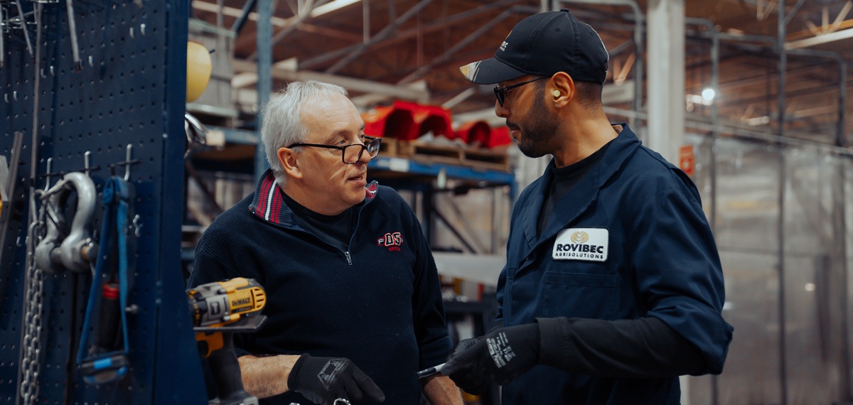 Hommes usine travil manuel alliés sans fumee