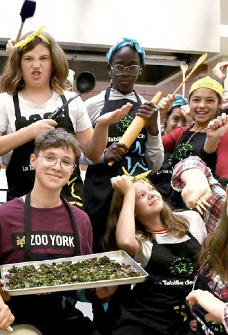 Jeunes adolescents cuisine