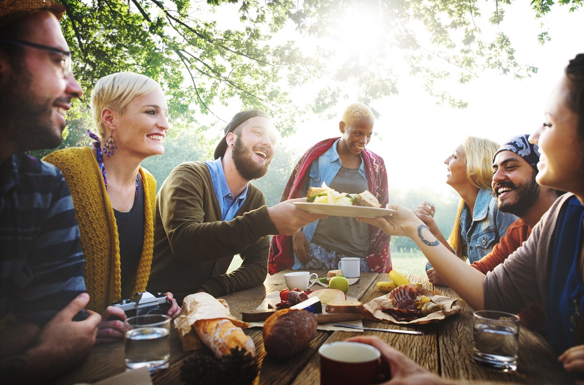 Litteratie alimentaire gens repas exterieur